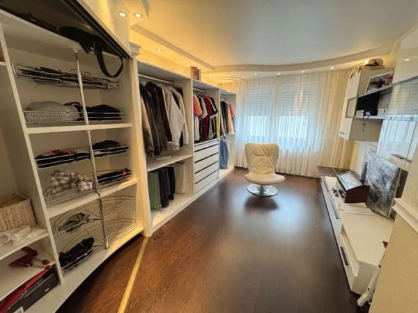 Immobilie in Hövelhof - Luxuriös wohnen auf vier Ebenen – Exklusive Doppelhaushälfte mit Wellnessbereich - Bild 2