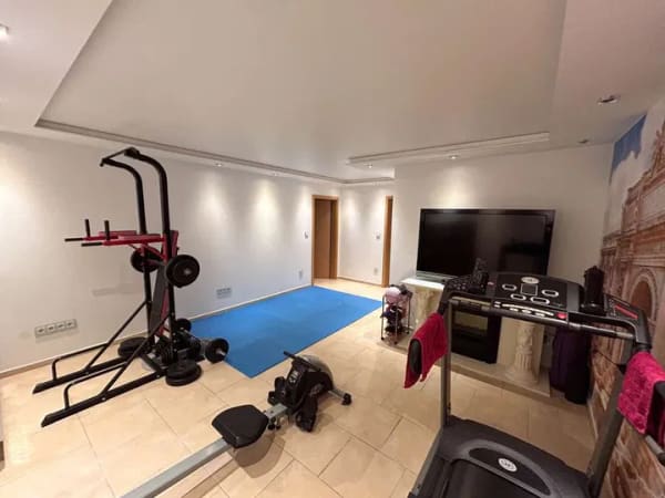 Immobilie in Hövelhof - Luxuriös wohnen auf vier Ebenen – Exklusive Doppelhaushälfte mit Wellnessbereich - Bild 3