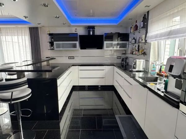 Immobilie in Hövelhof - Luxuriös wohnen auf vier Ebenen – Exklusive Doppelhaushälfte mit Wellnessbereich - Bild 4