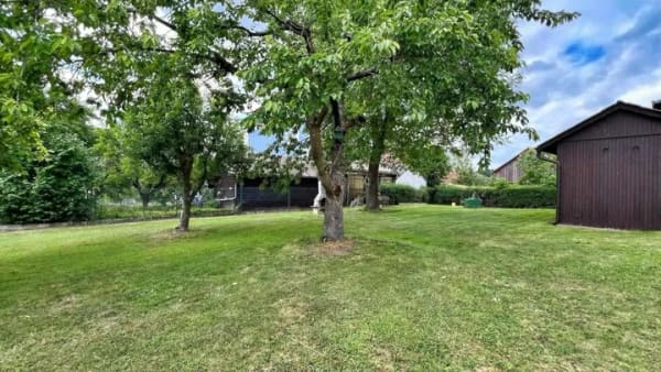 Immobilie in Brunn - Viel Platz für Ihre Wohnideen: Einfamilienhaus auf idyllischen Grundstück - Bild 1