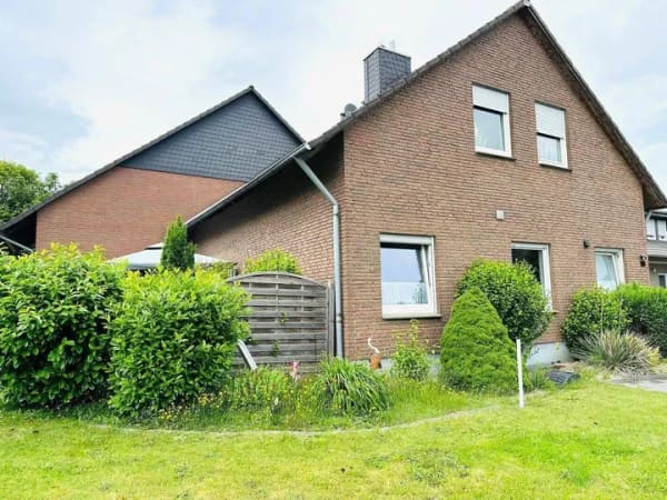 Immobilie in Rödinghausen - Wunderschönes und sehr großes Ein- bis Zweifamilienhaus mit Außenpool zu verkaufen. - Bild 0