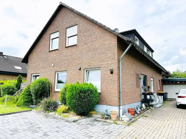 Immobilie in Rödinghausen - Wunderschönes und sehr großes Ein- bis Zweifamilienhaus mit Außenpool zu verkaufen. - Bild 1