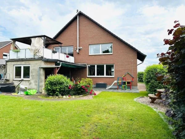 Immobilie in Rödinghausen - Wunderschönes und sehr großes Ein- bis Zweifamilienhaus mit Außenpool zu verkaufen. - Bild 2