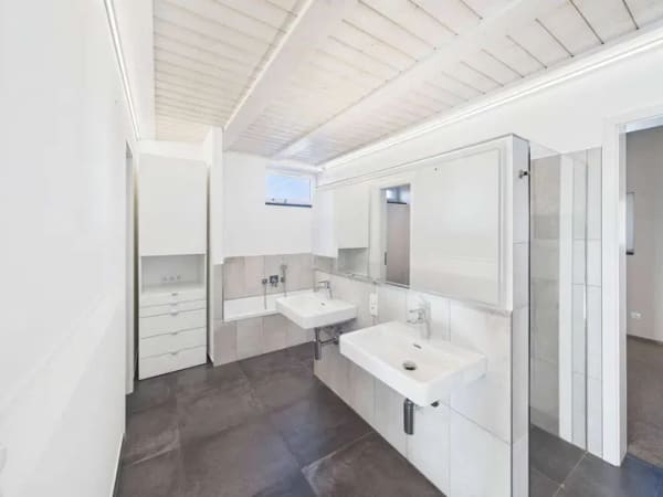 Immobilie in Kranzberg - Architektur und Qualität: Großzügiges Familienanwesen mit drei Wohneinheiten - Bild 4