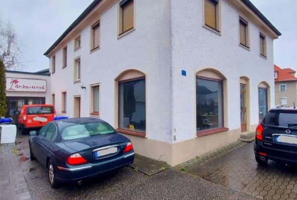 Immobilie in Neuötting - Wohn- und Geschäftsvorstadthaus mit Einliegerwohnung und Parkplätzen in sehr guter zentraler Lage - Bild 4