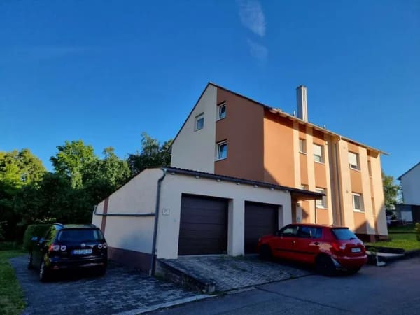 Immobilie in Crailsheim - Vielseitiges Dreifamilienhaus mit großzügigem Platzangebot in ruhiger Wohnlage von Crailsheim-Roßfel - Bild 1