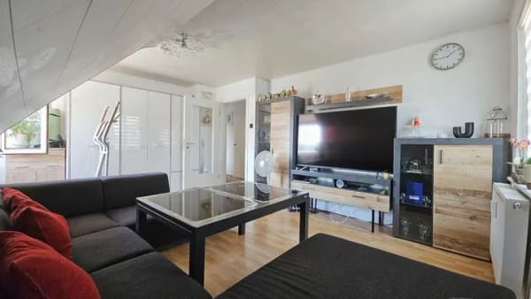Immobilie in Denkendorf - Charmante 3-Zimmer-Dachgeschosswohnung mit  Garage und Gartenbereich in Denkendorf - Bild 0