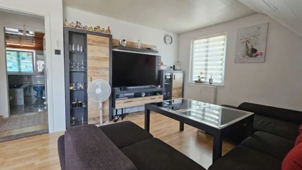 Immobilie in Denkendorf - Charmante 3-Zimmer-Dachgeschosswohnung mit  Garage und Gartenbereich in Denkendorf - Bild 1