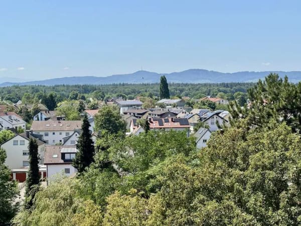 Immobilie in Emmendingen - +++PROVISIONSFREI+++ Wohnen über den Dächern von Emmendingen – 2-Zimmer-Wohnung mit Aussicht - Bild 0