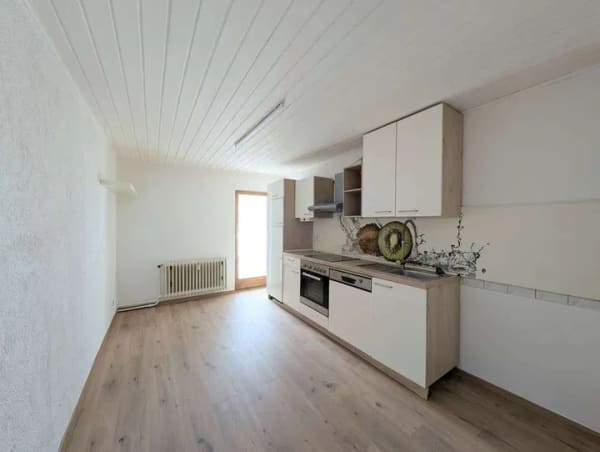 Immobilie in Oberndorf am Neckar - Bezugsfrei: Eigentumswohnung mit großer Terrasse, Einbauküche und vielseitigen Nutzungsmöglichkeiten - Bild 1