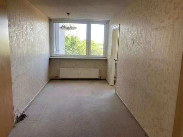 Immobilie in Bietigheim-Bissingen - 2,5-Zimmer-Wohnung mit Aufzug, Tiefgaragenstellplatz und großem Gestaltungspotenzial - Bild 2