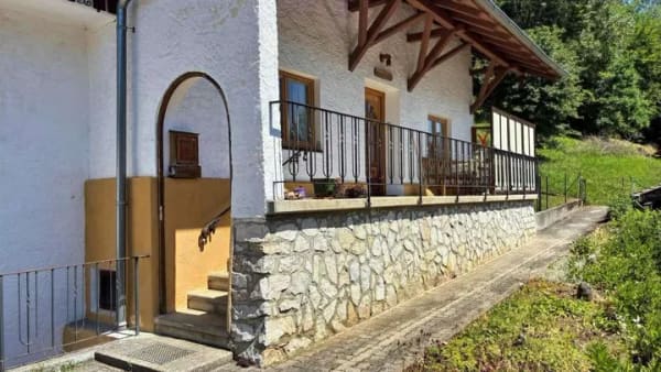 Immobilie in Teisendorf - "IHR RÜCKZUGSORT IM GRÜNEN - Haus mit Potential in idyllischer Hanglage ! " - Bild 2