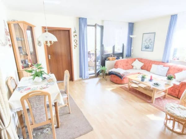Immobilie in Bad Rodach - Vermietete 2-Zimmer-Wohnung mit Balkon, Aufzug und Tiefgaragenstellplatz - Bild 2