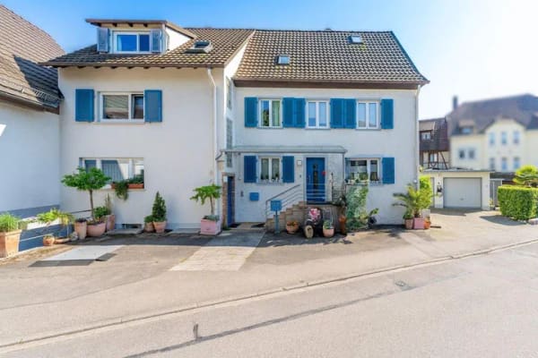 Immobilie in Bad Bellingen - Mehrgenerationenhaus mit drei Wohneinheiten, modernem Glasfaseranschluss und schönem Garten - Bild 0
