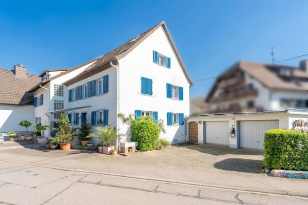 Immobilie in Bad Bellingen - Mehrgenerationenhaus mit drei Wohneinheiten, modernem Glasfaseranschluss und schönem Garten - Bild 1