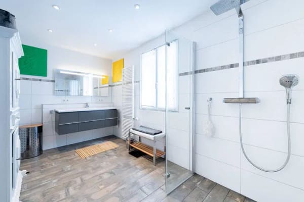 Immobilie in Bad Bellingen - Mehrgenerationenhaus mit drei Wohneinheiten, modernem Glasfaseranschluss und schönem Garten - Bild 4