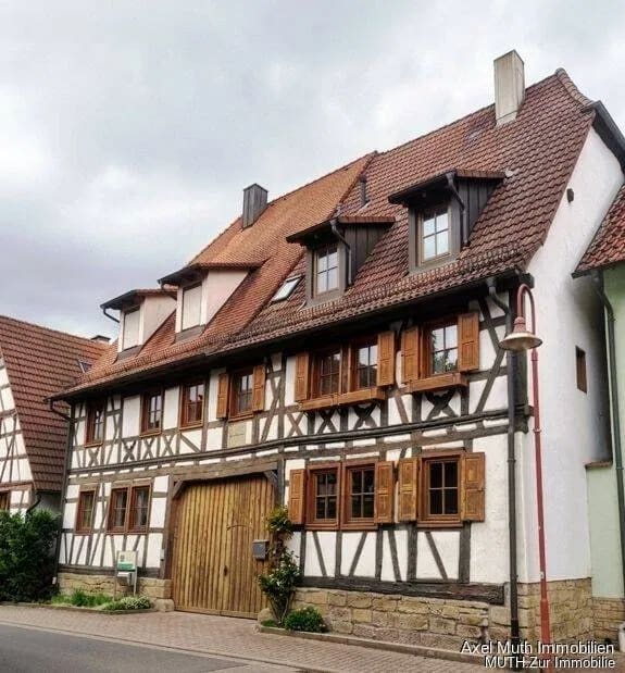 Immobilie in Zaisenhausen - Einziehen statt renovieren - Historisch & Modern wohnen!  Fachwerk-Doppelhaushälfte,  2018 kernsaniert - Bild 1