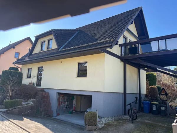 Immobilie in Hartmannsdorf bei Kirchberg - Moderne 3-Zimmer-Dachgeschosswohnung mit Dachterrasse, Kamin & Garage - Bild 1