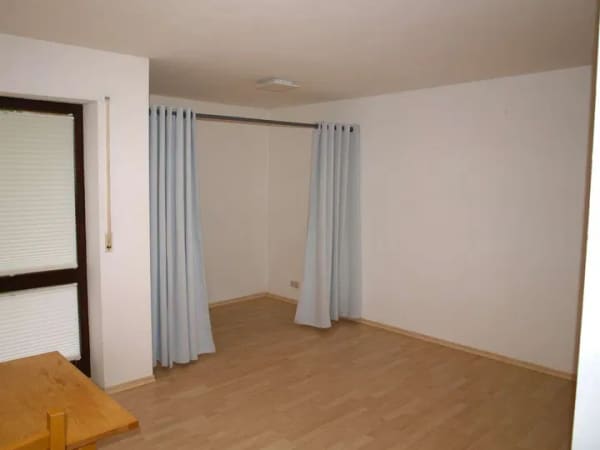 Immobilie in Landshut - Der perfekte Start ins Eigentum! Gepflegte 1-Zi.-EG-Wohnung mit Terrasse u. Tiefgarage - Bild 1