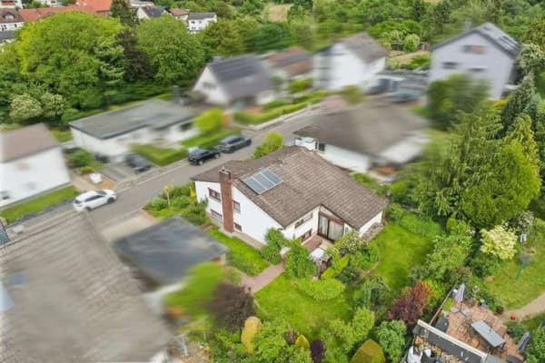 Immobilie in Schöneck - Paradiesischer Garten auf Erbpachtgrundstück in bester Wohnlage von Schöneck - Bild 2