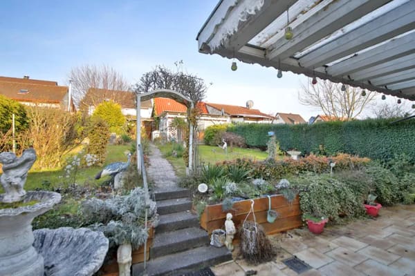 Immobilie in Tiefenbronn - Ruhige Lage, sonniger Garten, Garage – Doppelhaushälfte zum Modernisieren - Bild 0