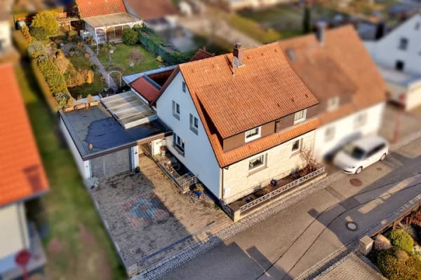 Immobilie in Tiefenbronn - Ruhige Lage, sonniger Garten, Garage – Doppelhaushälfte zum Modernisieren - Bild 2