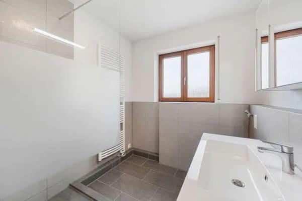Immobilie in Neckarwestheim - Renovierte 3,5-Zimmer-Maisonette mit 2 Balkonen & TG-Stellplatz in ruhiger Lage in Neckarwestheim - Bild 1