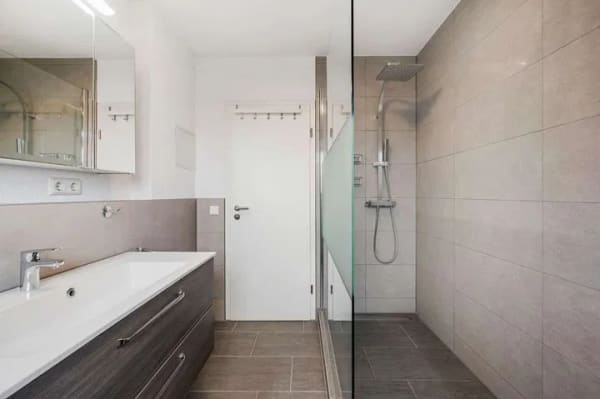 Immobilie in Neckarwestheim - Renovierte 3,5-Zimmer-Maisonette mit 2 Balkonen & TG-Stellplatz in ruhiger Lage in Neckarwestheim - Bild 2
