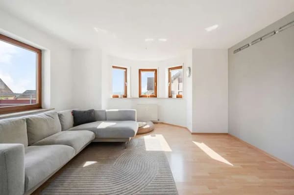 Immobilie in Neckarwestheim - Renovierte 3,5-Zimmer-Maisonette mit 2 Balkonen & TG-Stellplatz in ruhiger Lage in Neckarwestheim - Bild 4