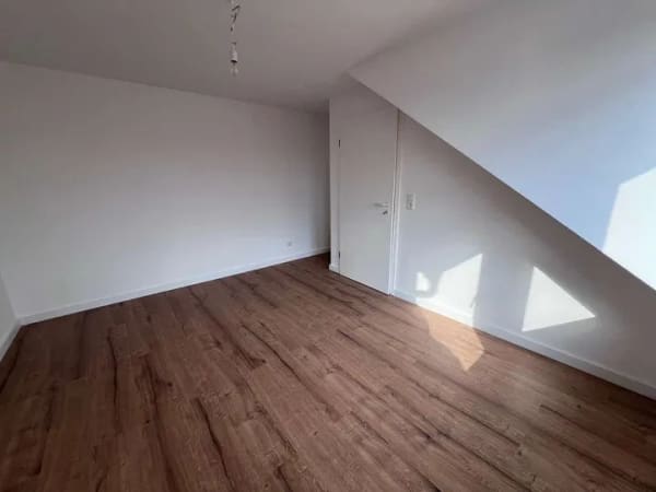 Immobilie in Eppertshausen - Frisch renovierte 4-Zimmer Wohnung mit schönem Garten und Balkon - Bild 1