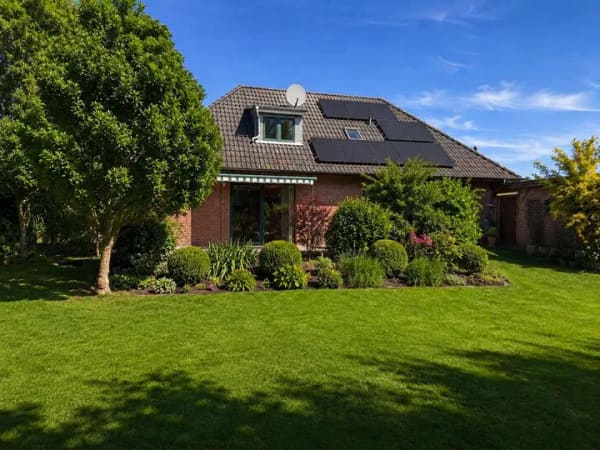 Immobilie in Rantrum - Großzügiges Einfamilienhaus in Traumlage und Blick ins Grüne - mit Photovoltaik, und großem Garten - Bild 0