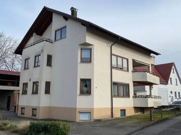 Immobilie in Riederich - 4 Zimmer Wohnung mit Balkon und Garage in Riederich - Bild 0