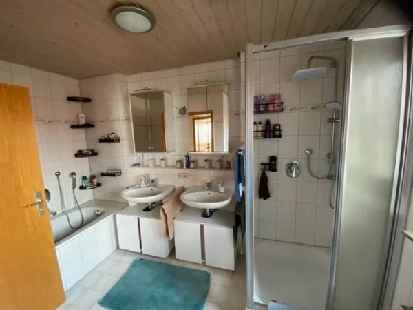 Immobilie in Riederich - 4 Zimmer Wohnung mit Balkon und Garage in Riederich - Bild 2