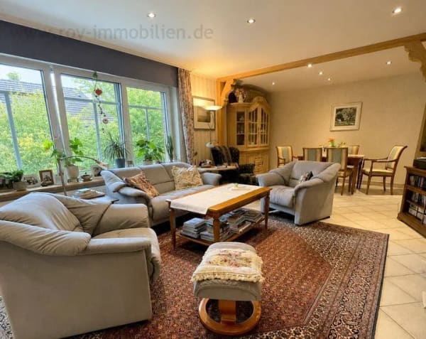 Immobilie in Westoverledingen - +++ Viel Platz, ideal für die große Familie, Kamin, Wintergarten, PV-Anlage mtl. € 289,- Einspeisevergütung ! +++ - Bild 1