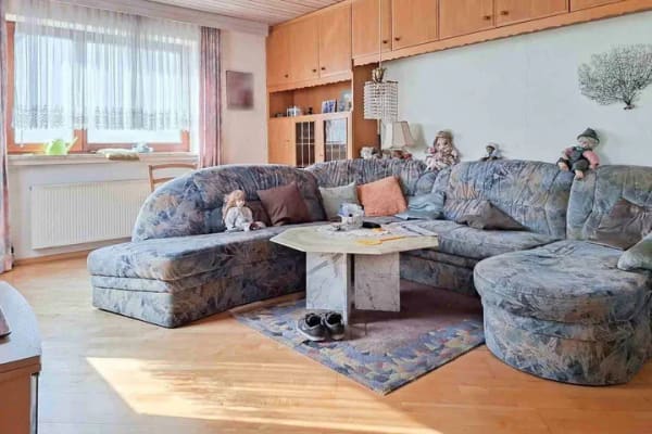 Immobilie in Neusäß - Doppelhaushälfte mit Potenzial in ruhiger Lage - vielseitig nutzbar & voll unterkellert in Neusäß - Bild 2