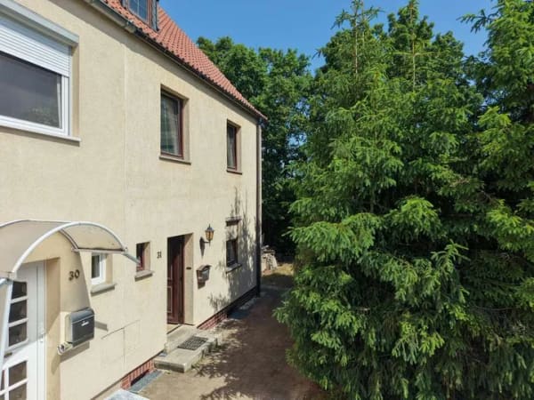 Immobilie in Braunsbedra - Charmantes Reihenendhaus mit Entwicklungspotenzial in Seenähe – Wohnen am Geiseltalsee - Bild 1