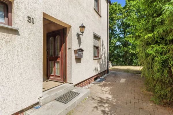 Immobilie in Braunsbedra - Charmantes Reihenendhaus mit Entwicklungspotenzial in Seenähe – Wohnen am Geiseltalsee - Bild 2