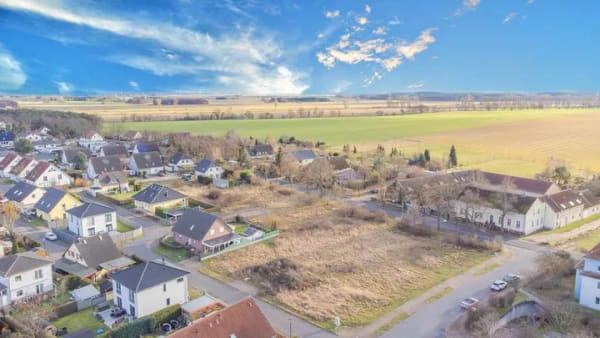 Immobilie in Trebbin - DERZEIT VERMIETET - ERSTKLASSIGES 4 ZIMMER EINFAMILIENHAUS AUF CA. 617m² GROßEM SONNENGRUNDSTÜCK - Bild 1