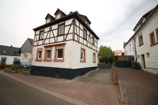 Immobilie in Otterberg - Freistehendes Einfamilienhaus mit Potenzial in Otterberg **6 Zimmer, 121 qm Wohnfläche** - Bild 0