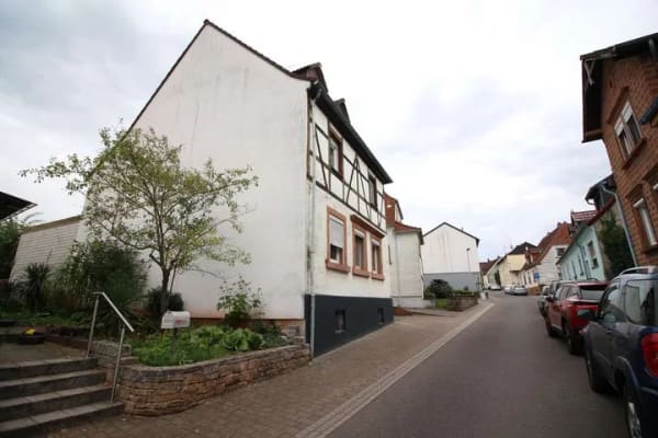 Immobilie in Otterberg - Freistehendes Einfamilienhaus mit Potenzial in Otterberg **6 Zimmer, 121 qm Wohnfläche** - Bild 1
