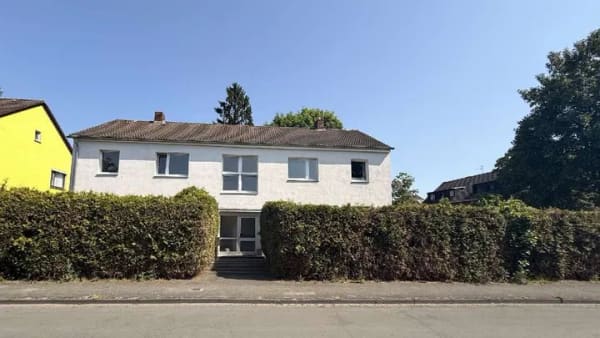 Immobilie in Neukirchen-Vluyn - (Vier-)Dreifamilienhaus mit großzügiger Maisonettewohnung - Bild 0
