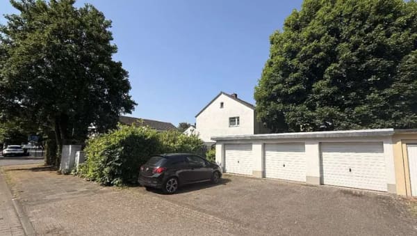 Immobilie in Neukirchen-Vluyn - (Vier-)Dreifamilienhaus mit großzügiger Maisonettewohnung - Bild 1
