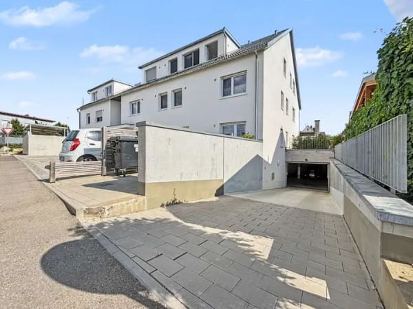 Immobilie in Bissingen an der Teck - Moderne 5-Zimmer-Eigentumswohnung mit Balkon, Aufzug und 2 Tiefgaragenstellplätzen in Bissingen - Bild 1