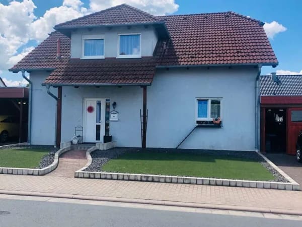 Immobilie in Sprendlingen - Charmantes Zuhause mit liebevoll angelegtem Garten und viel Platz für die ganze Familie - Bild 1