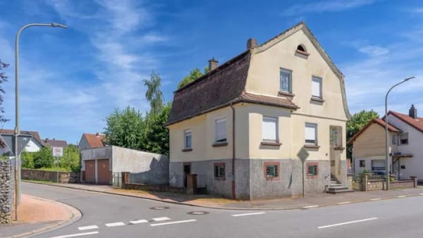 Immobilie in Blieskastel - Blieskastel - Breitfurt -  Einfamilienhaus (Altbau) freistehend mit Garten und Doppelgarage - Bild 0