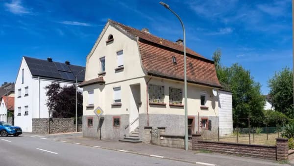 Immobilie in Blieskastel - Blieskastel - Breitfurt -  Einfamilienhaus (Altbau) freistehend mit Garten und Doppelgarage - Bild 1