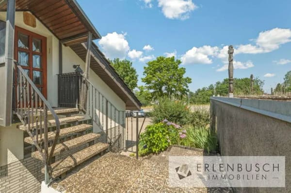 Immobilie in Althütte - Viel Platz zum Wohnen – gepflegtes Zweifamilienhaus mit großem Grundstück und Baupotenzial - Bild 1