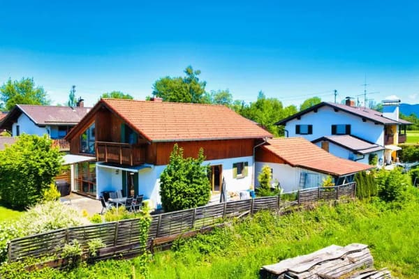 Immobilie in Großweil - Mehr Garten. Mehr Freiheit, Mehr Lebensqualität. Willkommen in Ihrem Zuhause mit Alpenpanorama. - Bild 1