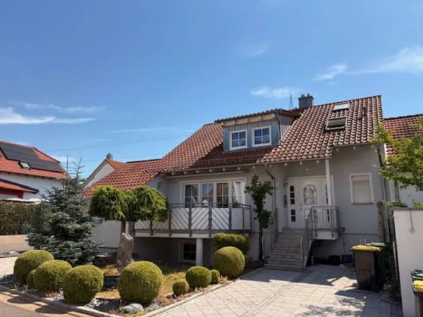 Immobilie in Löchgau - Hochwertiges Wohnhaus mit Einliegerwohnung in ruhiger Lage - Bild 0