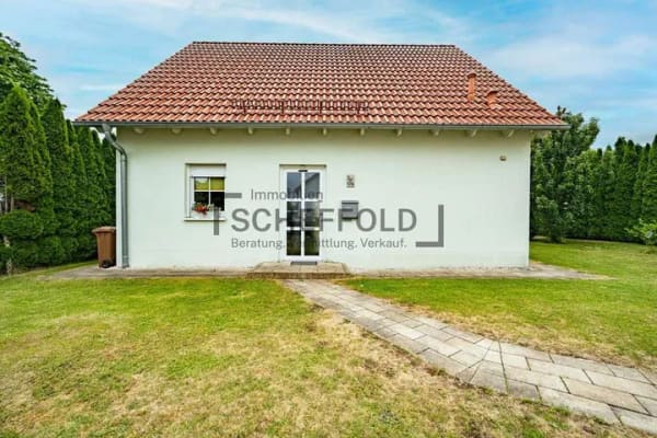 Immobilie in Holzgünz - Wohlfühlambiente! Stilvolles Einfamilienhaus in ruhiger Lage mit Garten und idealer Raumaufteilung - Bild 2